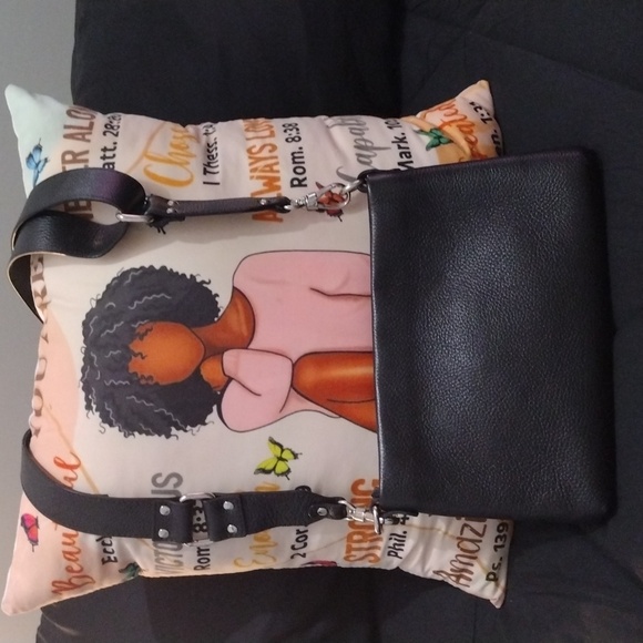 Valentino Crossbody - Picture 4 of 17